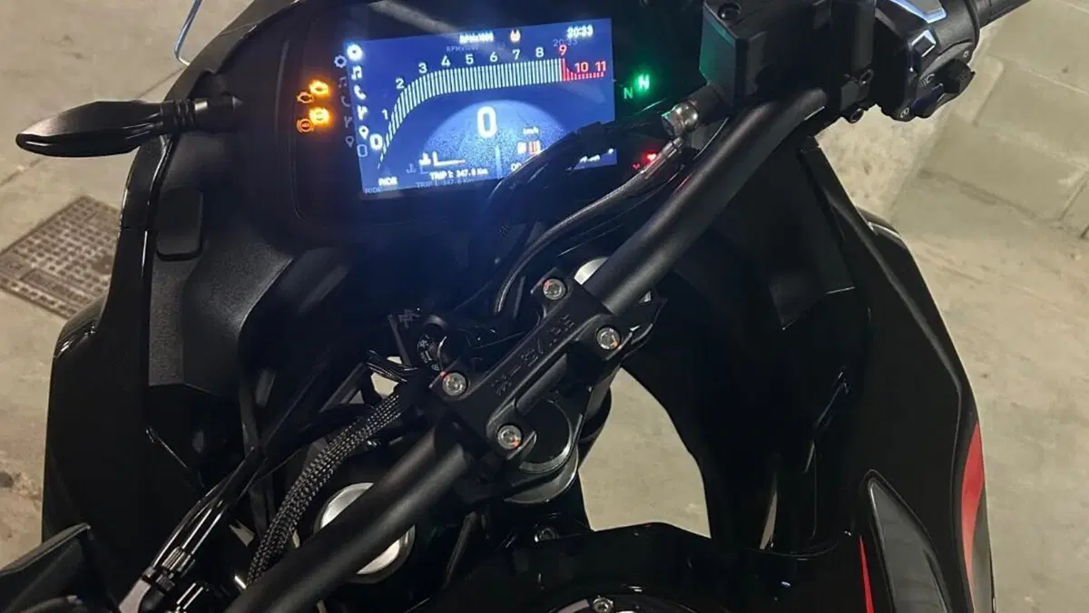 Moto Morini X-Cape 700 Gold Edition (2025 - 26)  (10)