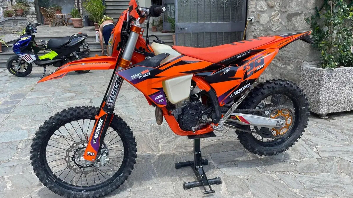 KTM 250 EXC-F Six Days (2025)  (2)