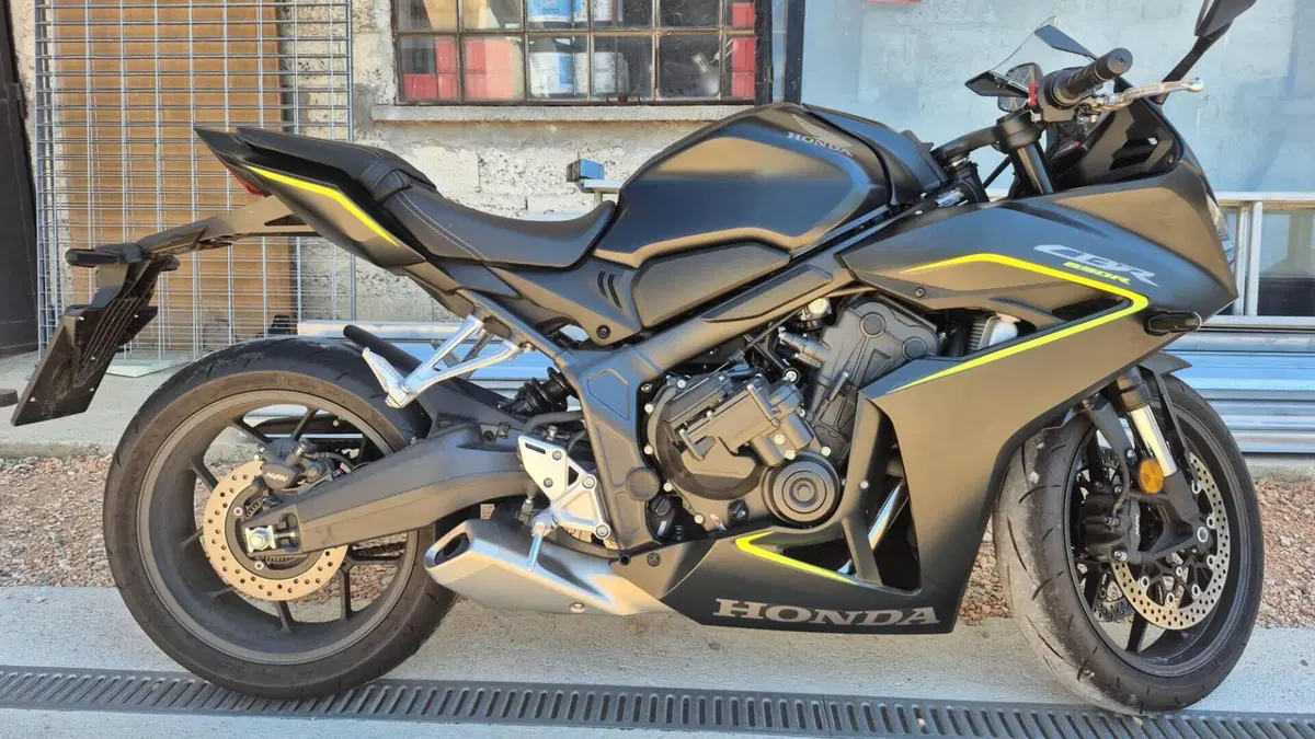 Honda CBR 650 R E-Clutch (2024 - 26)  (3)