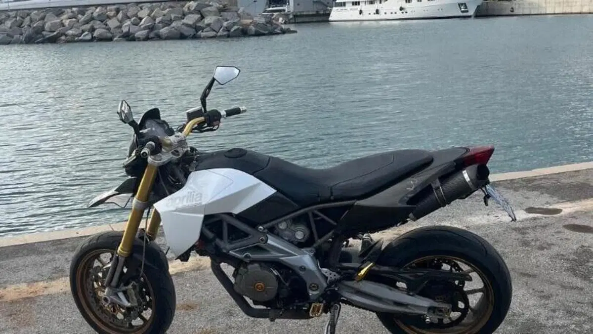 Aprilia Dorsoduro 750 Factory (2010 - 13) 