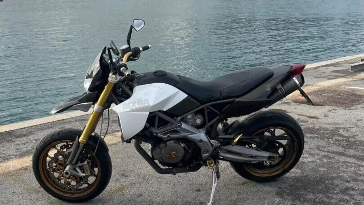 Aprilia Dorsoduro 750 Factory (2010 - 13)  (2)