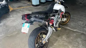Aprilia Dorsoduro 750 Factory (2010 - 13)  (3)
