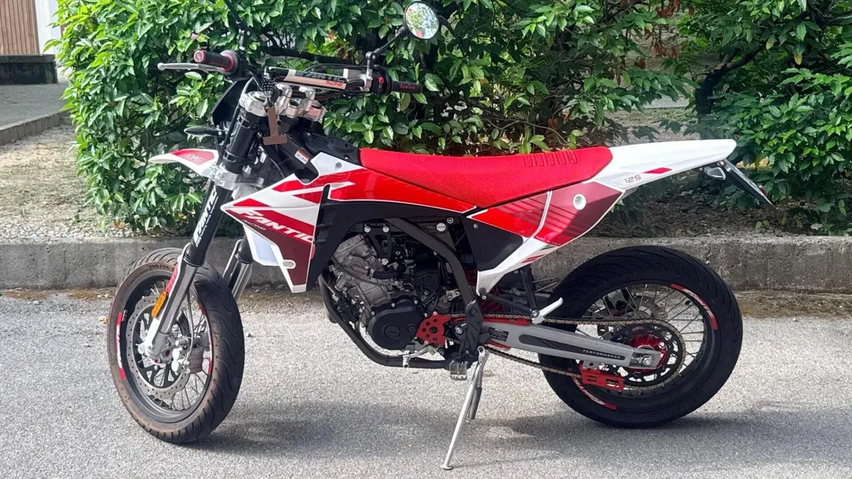 Fantic Motor XMF 125 Motard Performance 4T (2023 - 24)  (3)