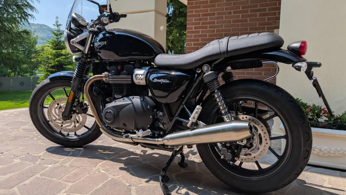 Triumph Street Twin 900 (2017 - 18)  (3)