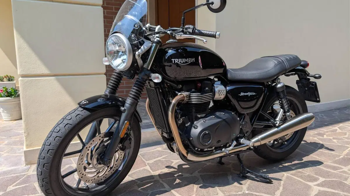 Triumph Street Twin 900 (2017 - 18)  (4)
