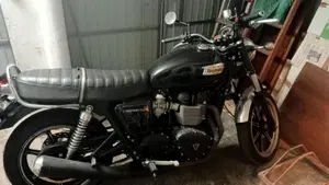 Triumph Bonneville (2007 - 16)  (2)