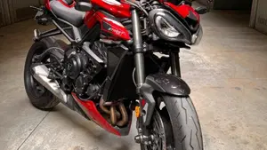 Triumph Street Triple 765 RS (2023 - 26)  (2)