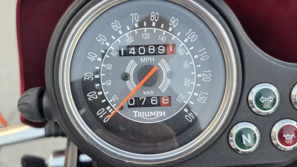 Triumph Bonneville 800 America (2001 - 07)  (5)