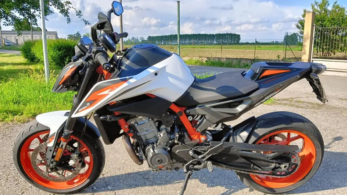 KTM 890 Duke R (2021) 