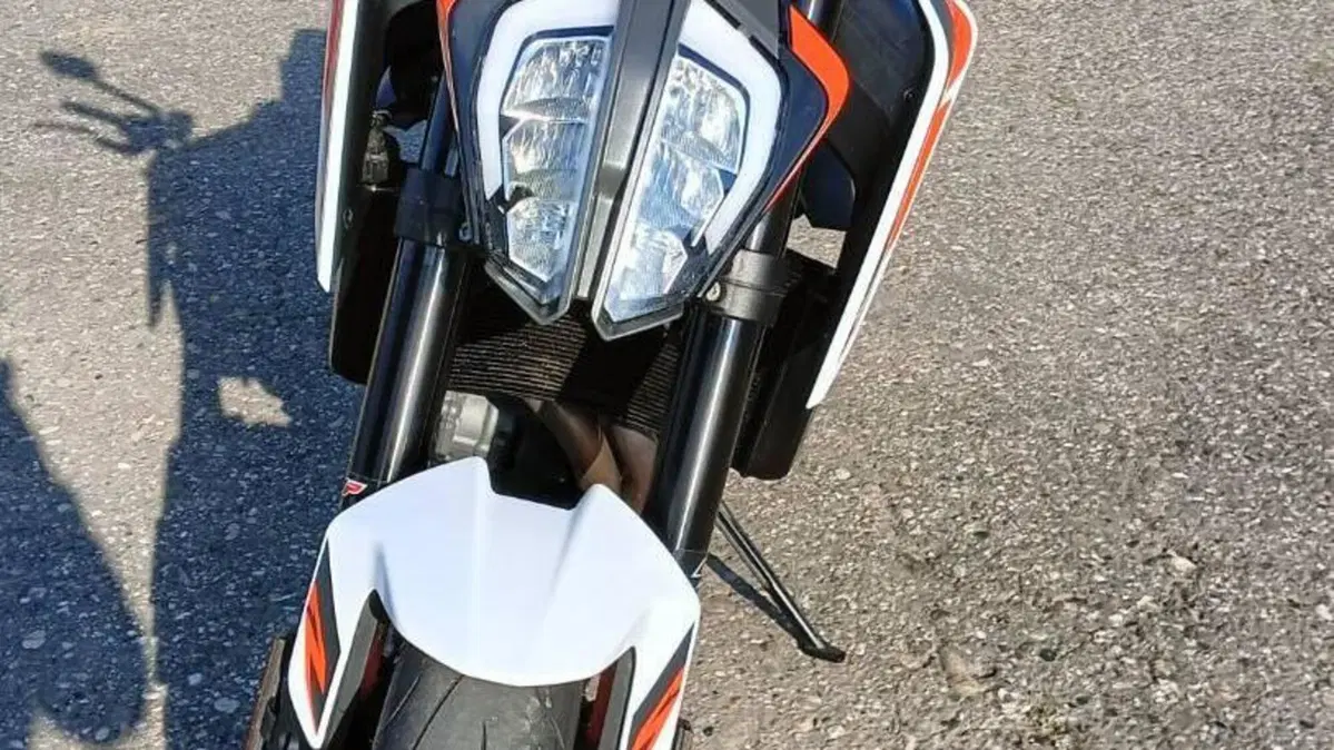 KTM 890 Duke R (2021)  (2)