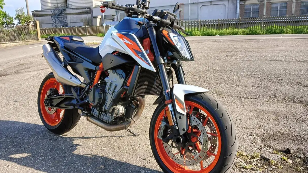 KTM 890 Duke R (2021)  (5)