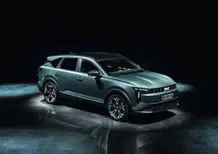 Nuova Dacia Striker: il crossover che sfida SUV, wagon e berline partendo da meno di 25.000 euro (VIDEO)