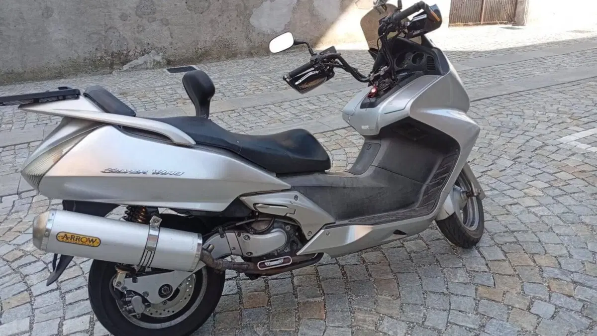 Honda Silver Wing 600 (2001 - 05)  (2)
