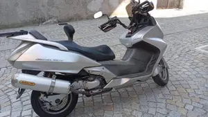 Honda Silver Wing 600 (2001 - 05)  (2)