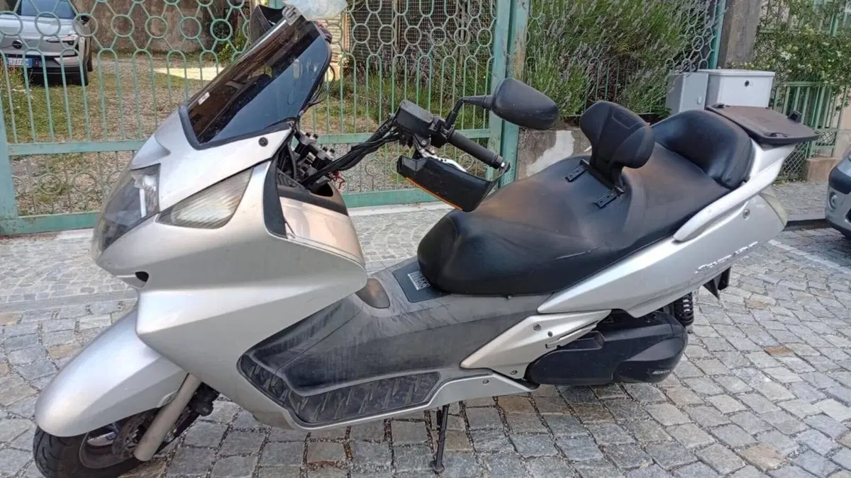 Honda Silver Wing 600 (2001 - 05)  (4)