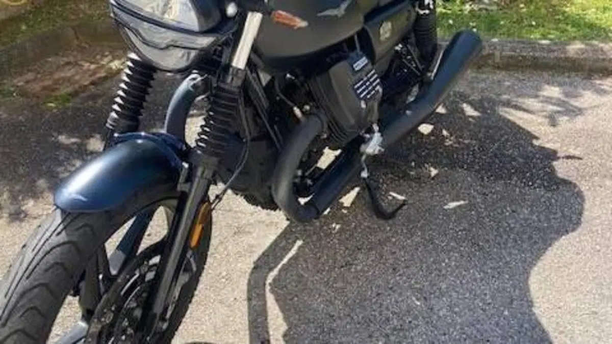 Moto Guzzi V7 Stone (2021 - 24) 