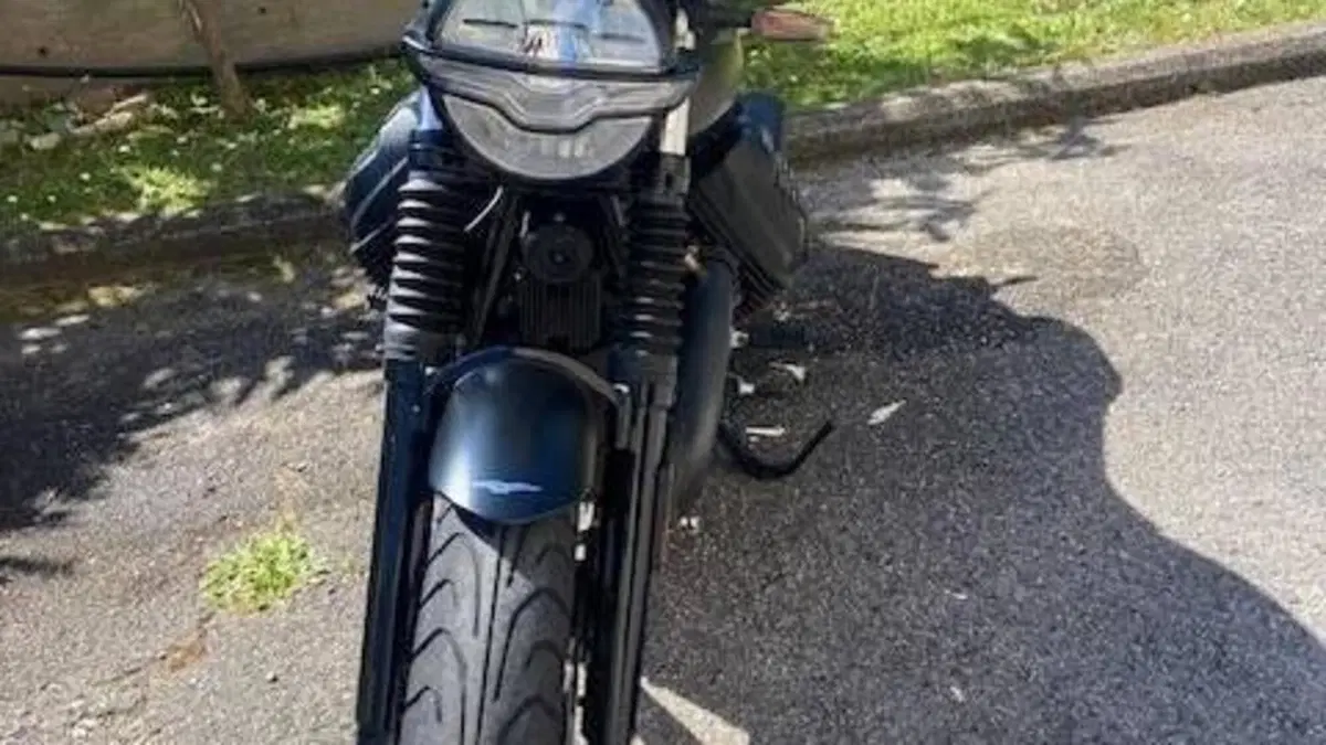 Moto Guzzi V7 Stone (2021 - 24)  (2)