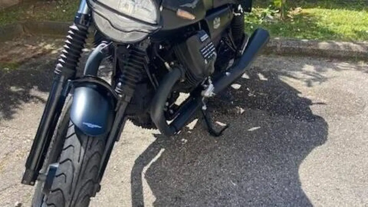 Moto Guzzi V7 Stone (2021 - 24)  (3)