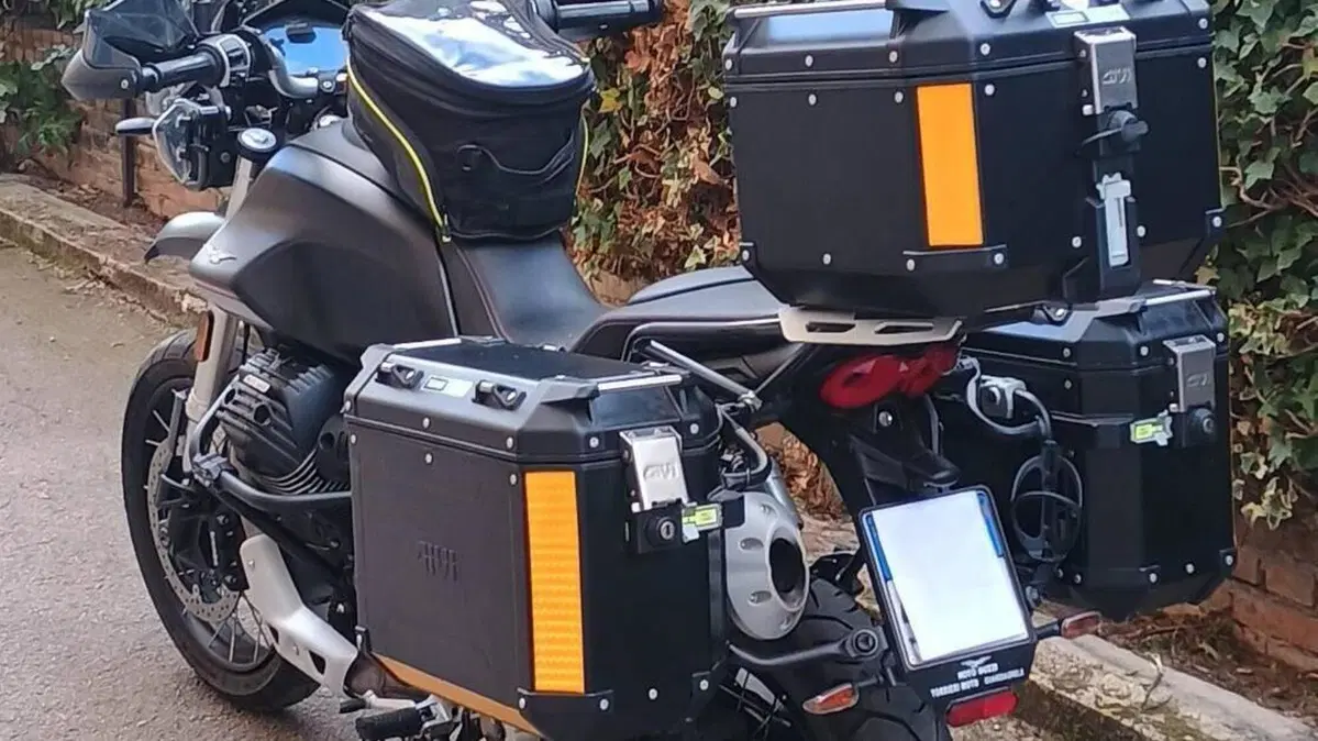 Moto Guzzi V85 TT (2021 - 23)  (2)