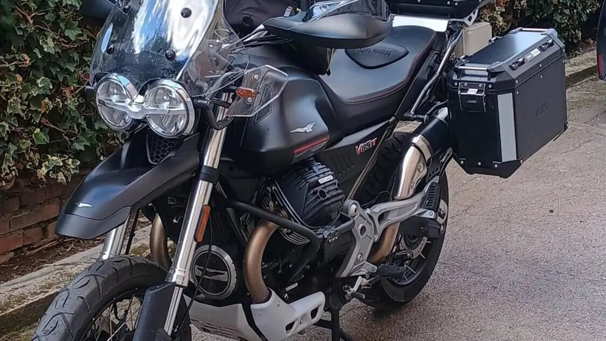 Moto Guzzi V85 TT (2021 - 23)  (3)
