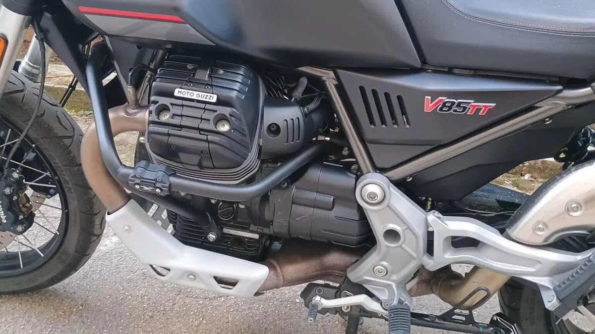 Moto Guzzi V85 TT (2021 - 23)  (6)
