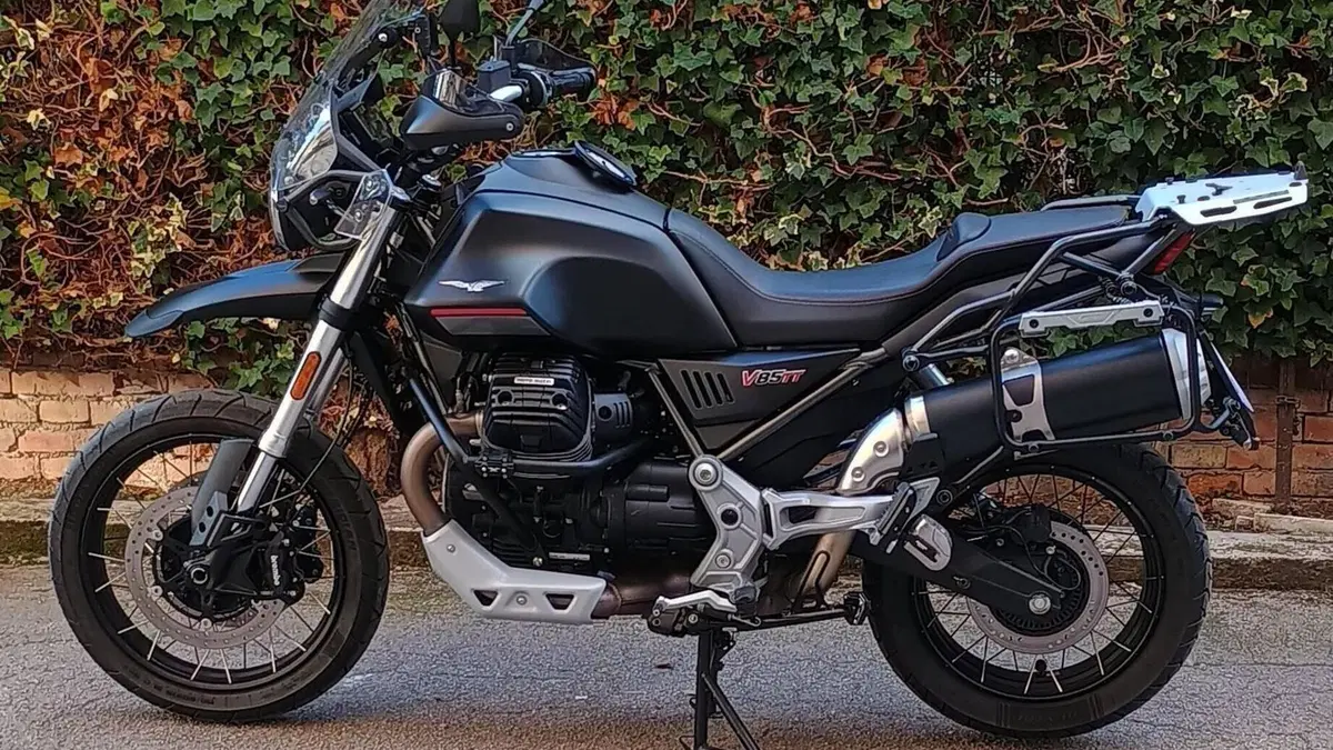 Moto Guzzi V85 TT (2021 - 23)  (9)