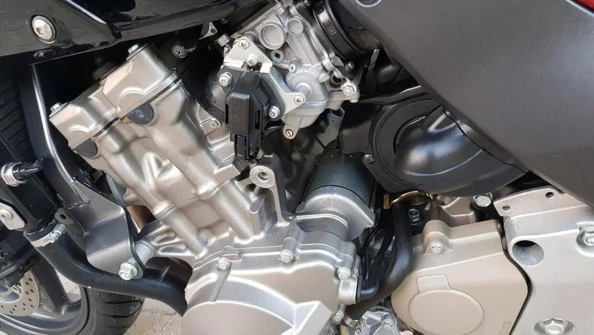 Honda Hornet 600 S (1999 - 01)  (2)
