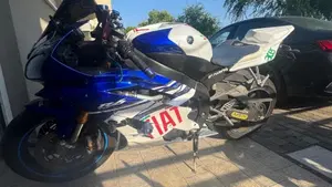 Yamaha YZF R6 (2006 - 07)  (2)