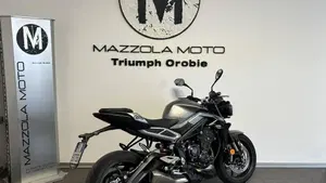 Triumph Street Triple 765 R (2023 - 26)  (2)