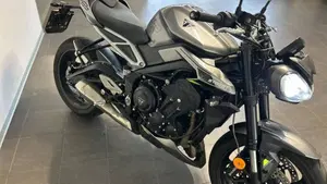 Triumph Street Triple 765 R (2023 - 26)  (7)