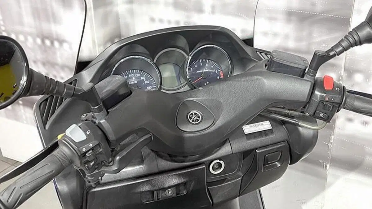 Yamaha Majesty 400 (2004 - 08)  (5)