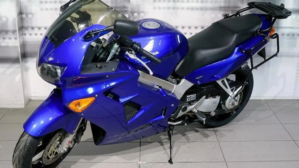 Honda VFR 800 (1998 - 01)  (5)