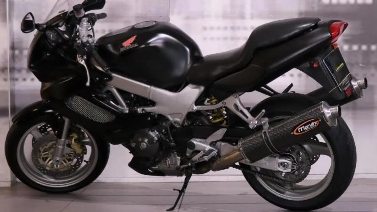 Honda VTR 1000 F Firestorm (1997 - 00)  (2)