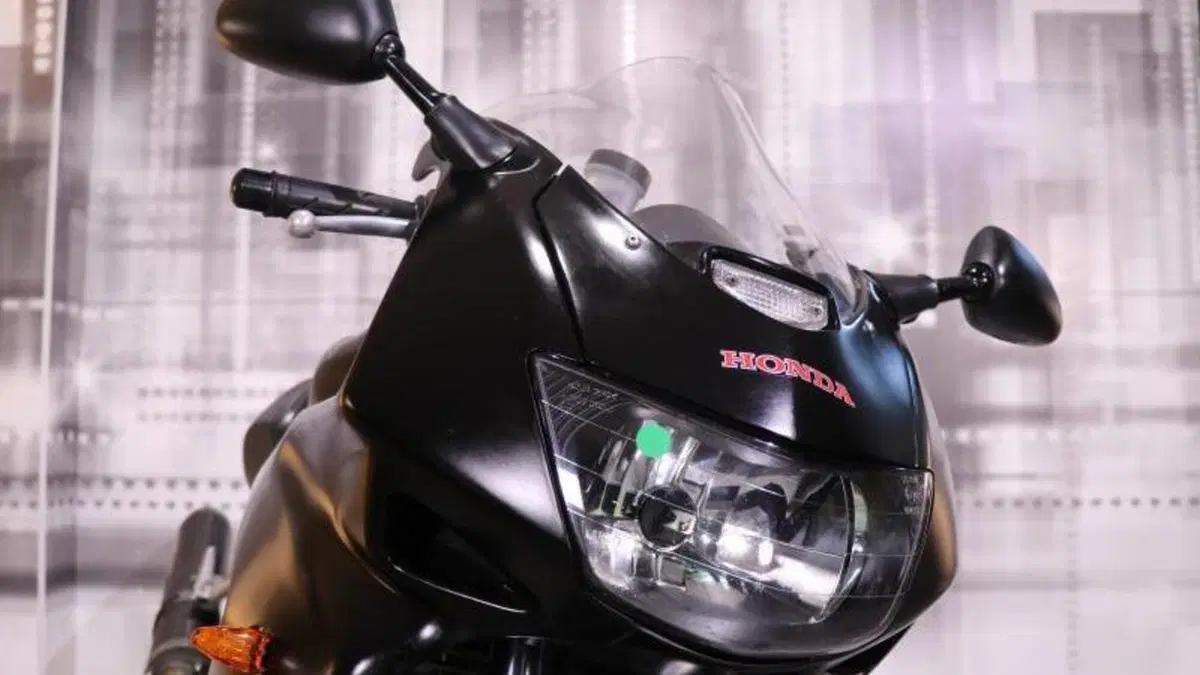 Honda VTR 1000 F Firestorm (1997 - 00)  (3)