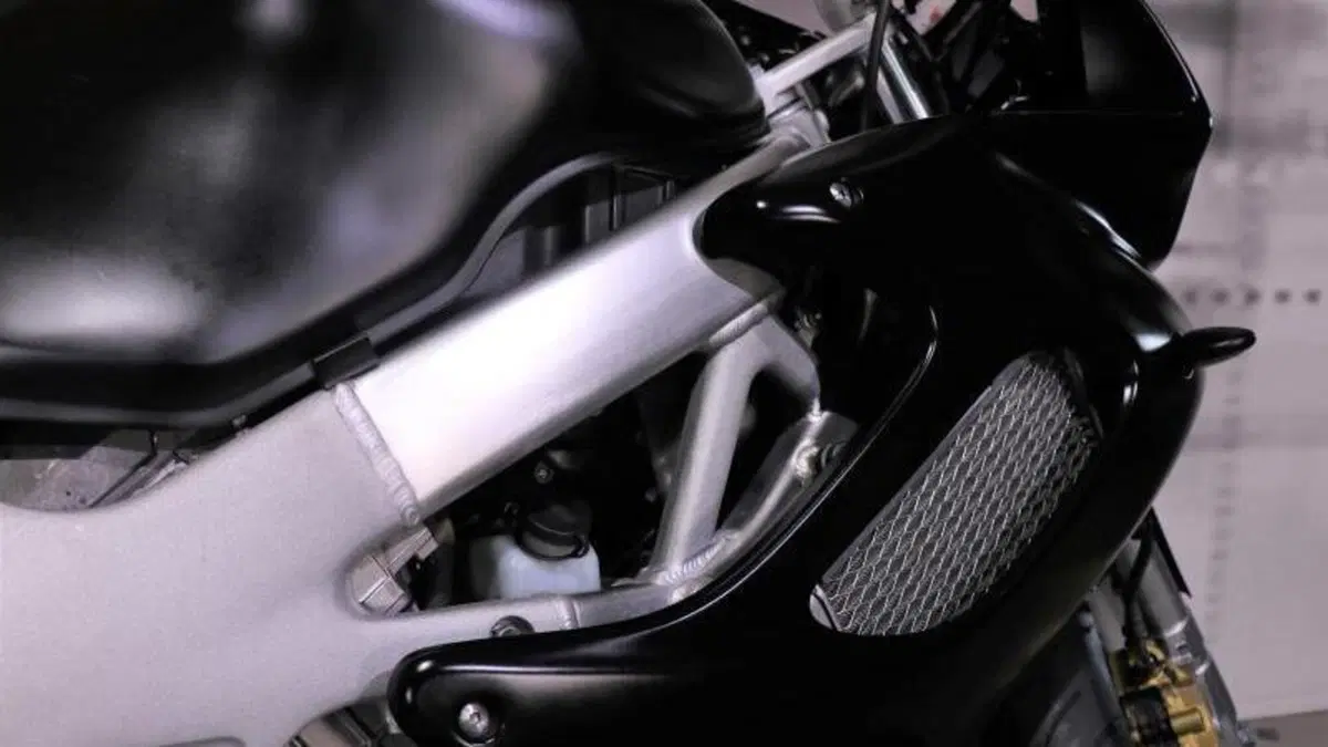 Honda VTR 1000 F Firestorm (1997 - 00)  (4)