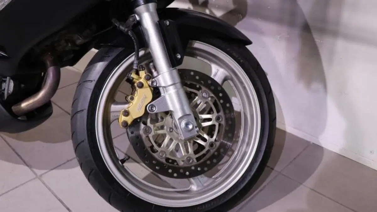 Honda VTR 1000 F Firestorm (1997 - 00)  (5)
