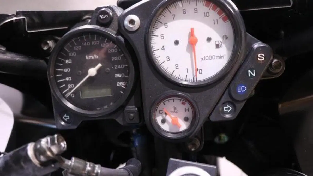 Honda VTR 1000 F Firestorm (1997 - 00)  (6)