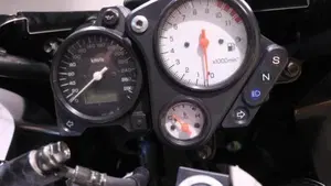 Honda VTR 1000 F Firestorm (1997 - 00)  (6)