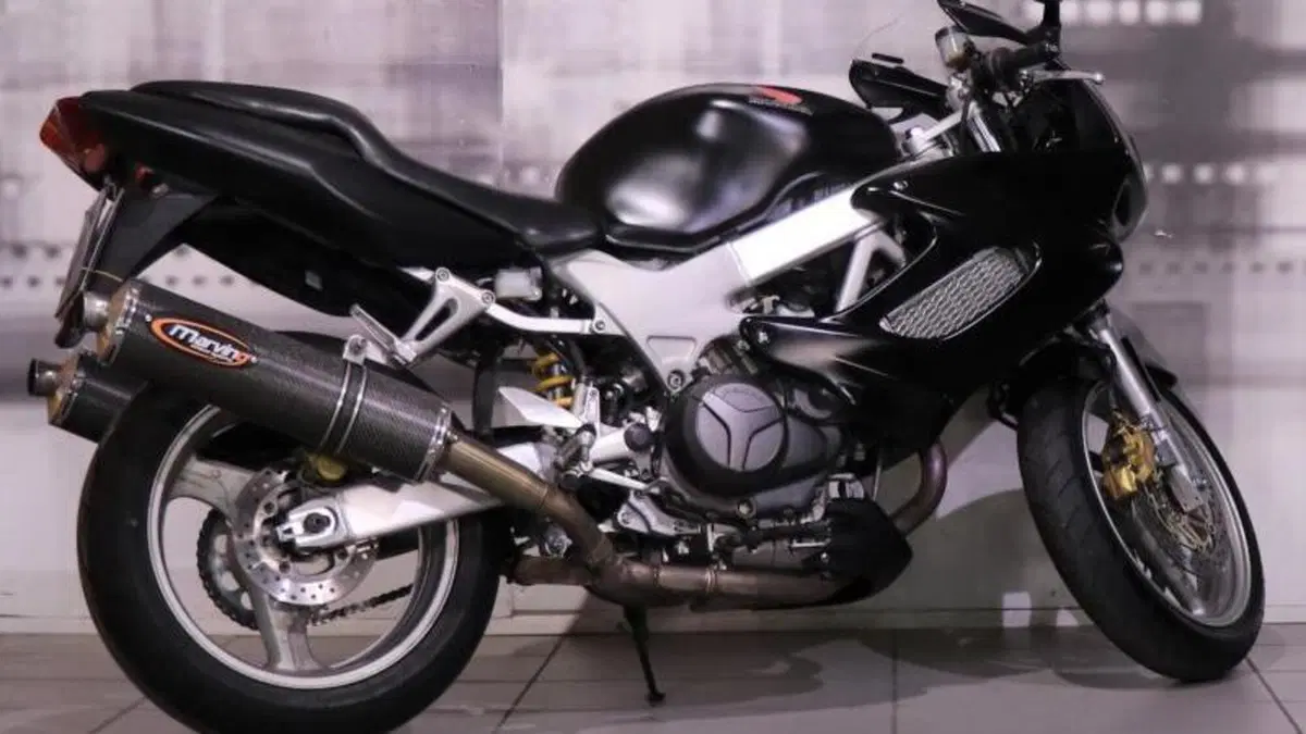Honda VTR 1000 F Firestorm (1997 - 00)  (8)