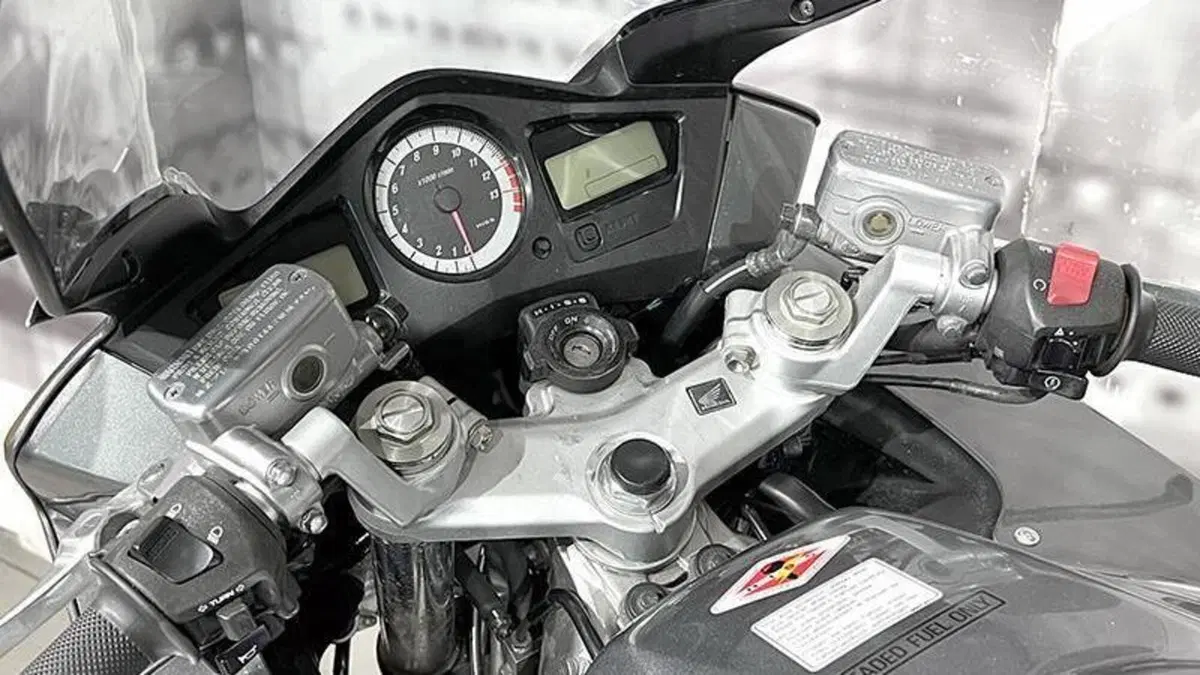 Honda VFR 800 (2006 - 13)  (5)