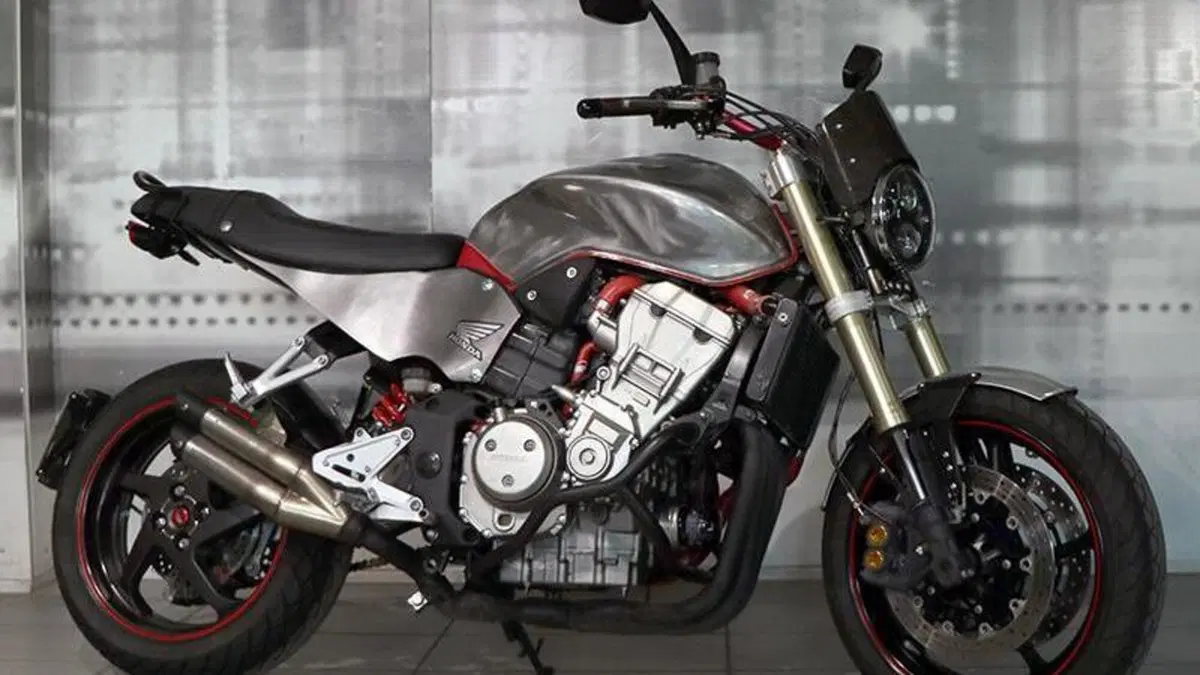Honda Hornet 900 