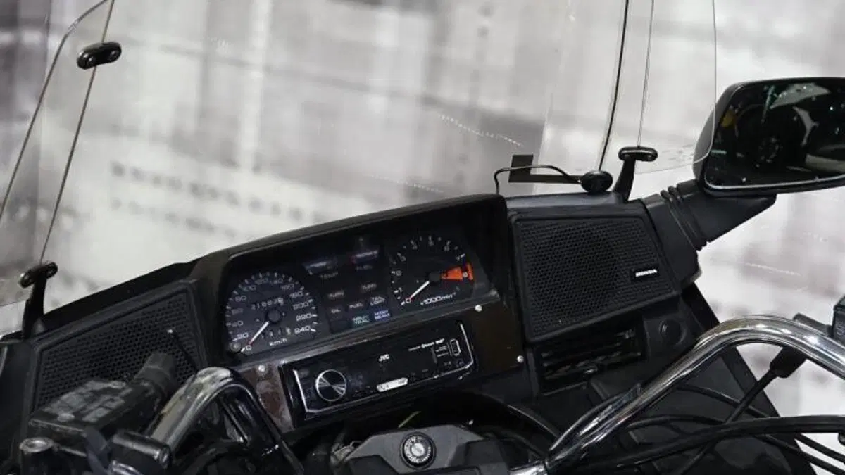 Honda GL 1200 Gold wing  (6)