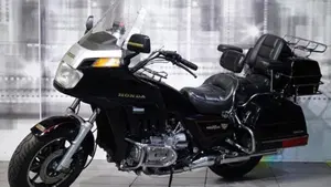 Honda GL 1200 Gold wing  (7)