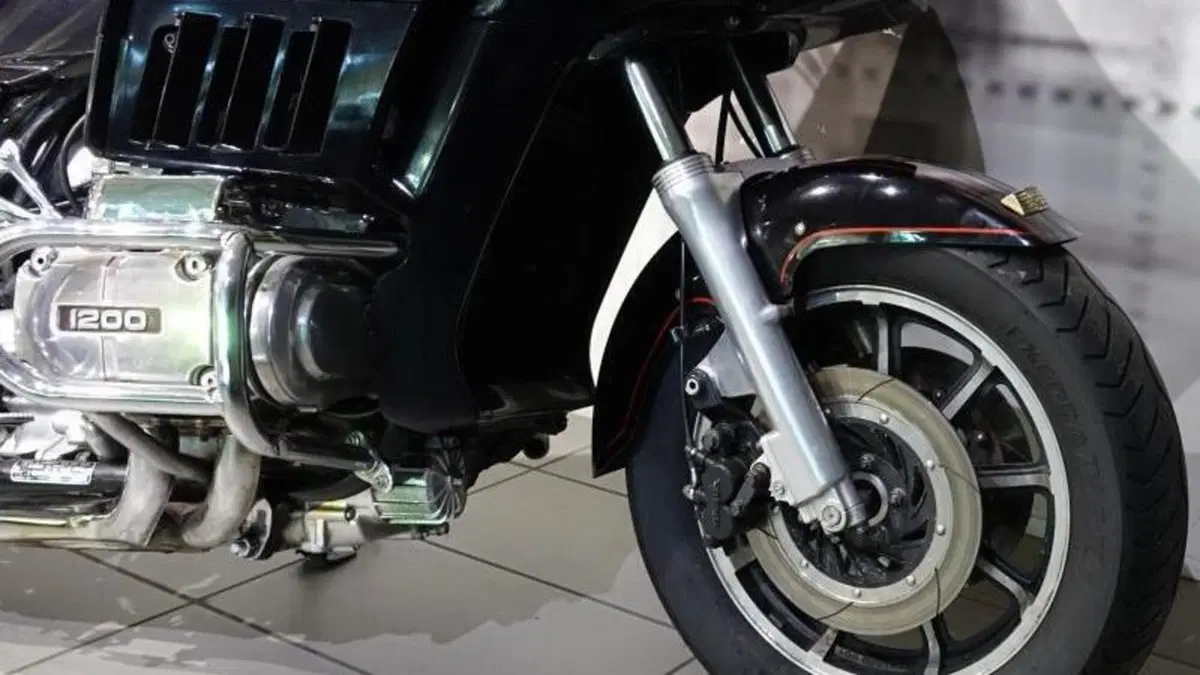 Honda GL 1200 Gold wing  (9)