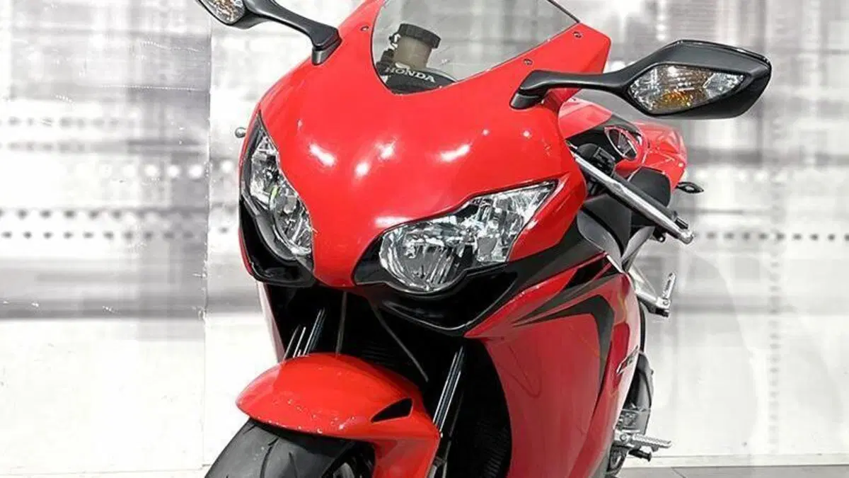 Honda CBR 1000 RR Fireblade (2012 - 16)  (3)