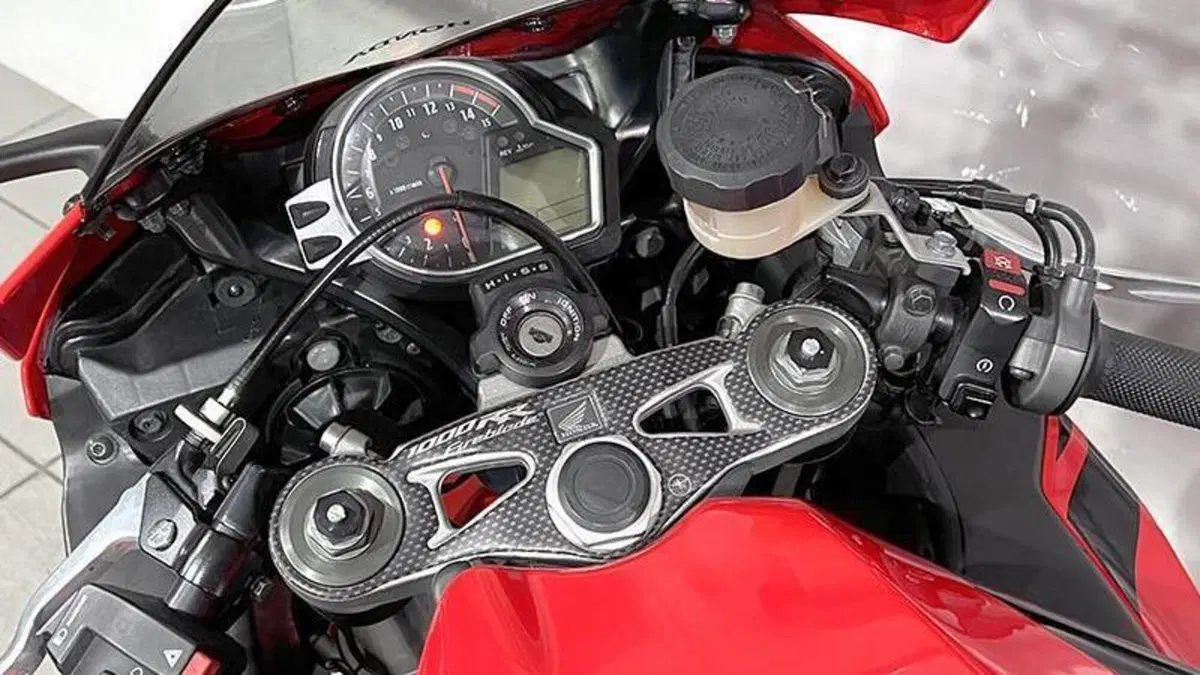Honda CBR 1000 RR Fireblade (2012 - 16)  (6)
