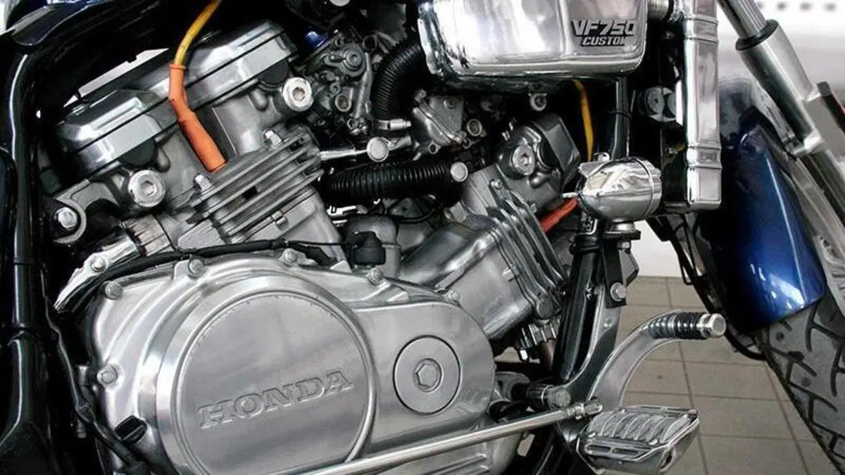 Honda VF 750 C (1985 - 01)  (4)