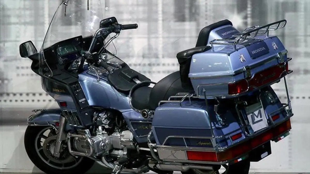 Honda GL 1200 Gold wing  (2)