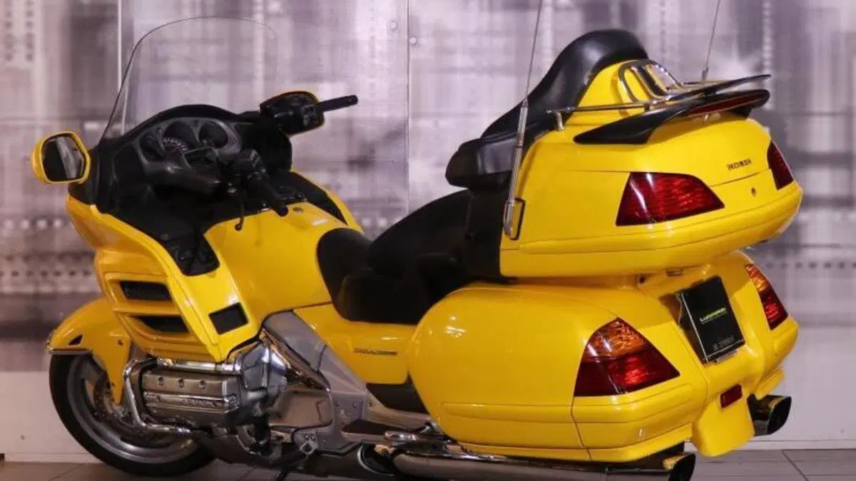 Honda GL 1800 Gold Wing (2000 - 05)  (2)