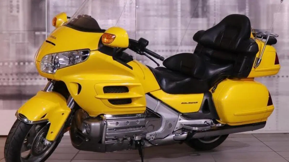 Honda GL 1800 Gold Wing (2000 - 05)  (7)